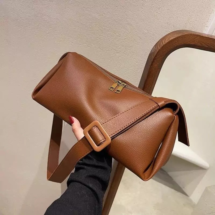 کیف زنانه خارجی چرم دوشی