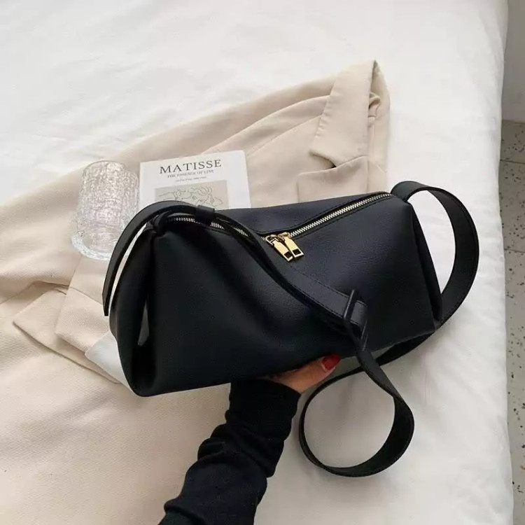 کیف زنانه خارجی چرم دوشی
