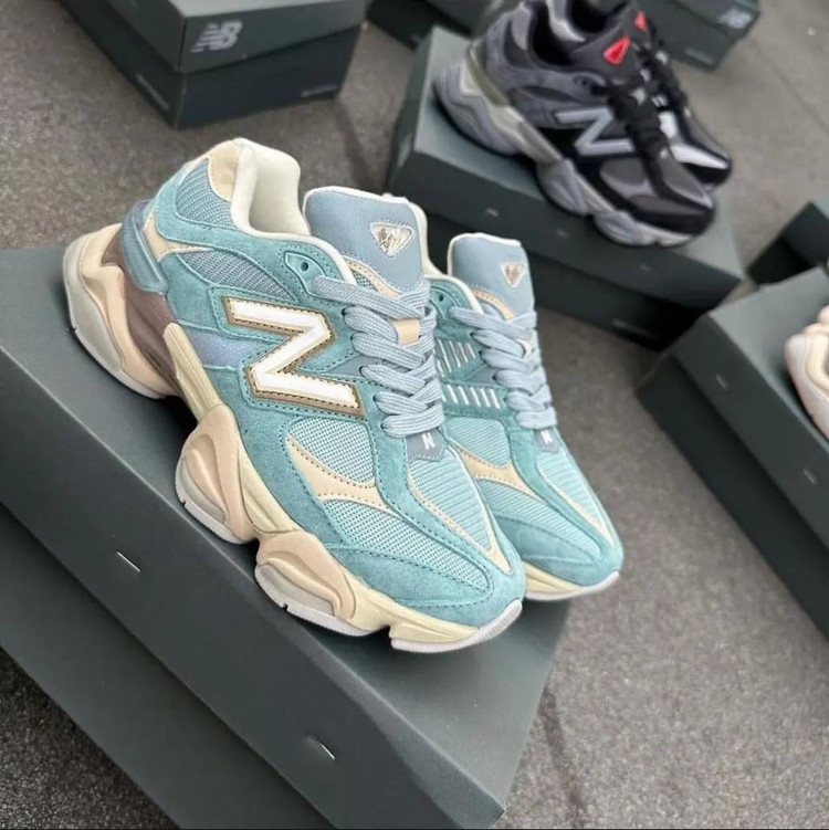 کتونی اورجینال نیوبلانس ۲۰۰۲ رومی